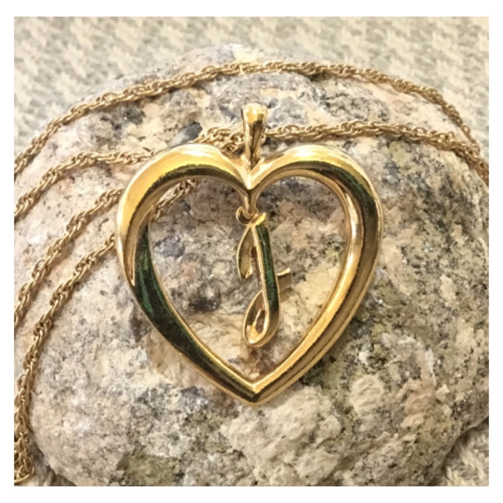 Retired AVON Large Gold Heart Pendant Necklace